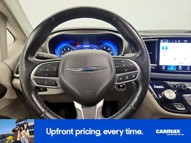 Photo of 2021 Silver Chrysler Pacifica