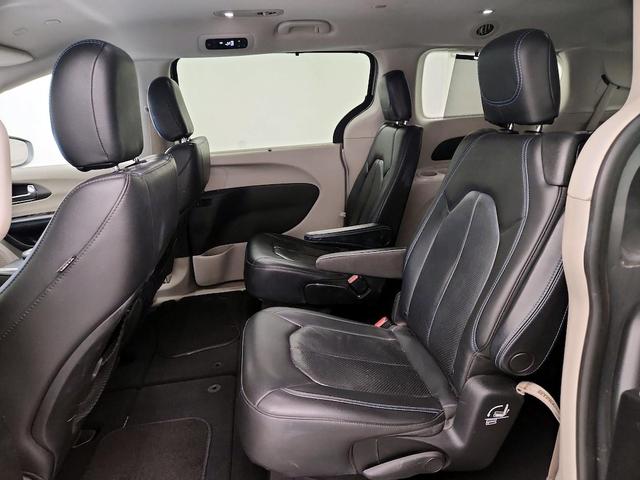 Photo of 2021 Silver Chrysler Pacifica