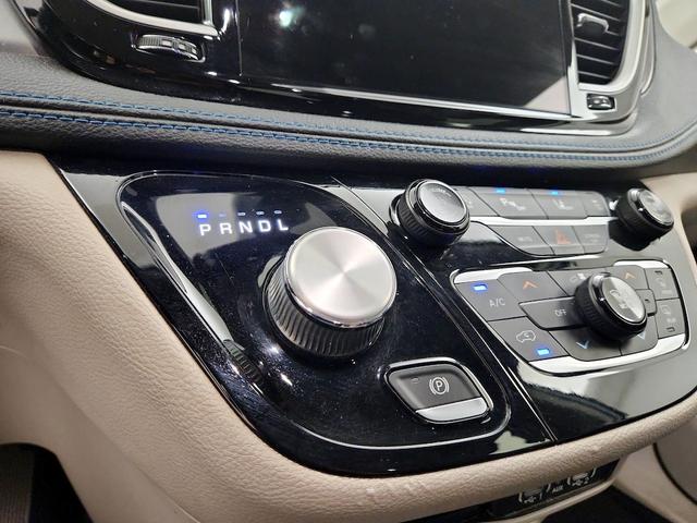 Photo of 2021 Silver Chrysler Pacifica
