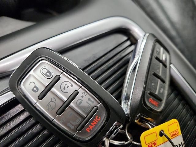 Photo of 2021 Silver Chrysler Pacifica