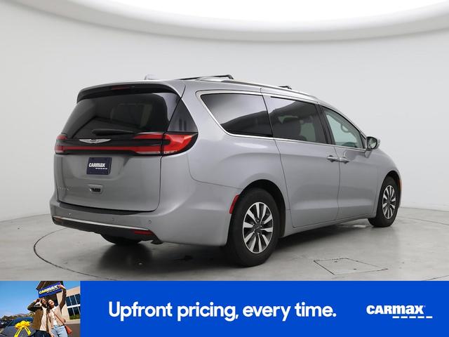 Photo of 2021 Silver Chrysler Pacifica