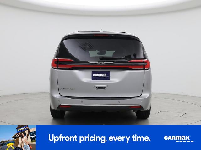 Photo of 2021 Silver Chrysler Pacifica