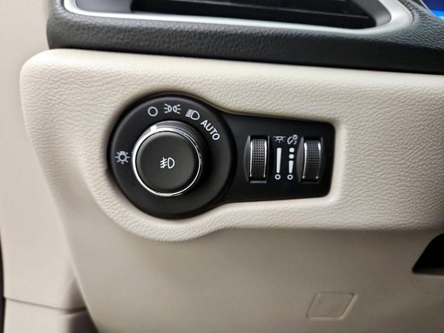 Photo of 2021 Silver Chrysler Pacifica