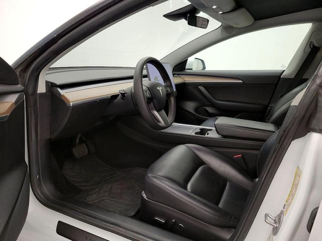 Photo of 2021 White Tesla Model 3