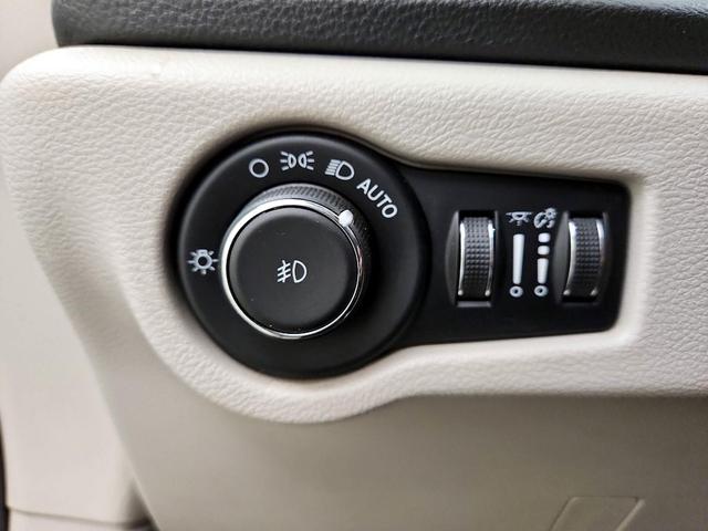 Photo of 2021 Silver Chrysler Pacifica