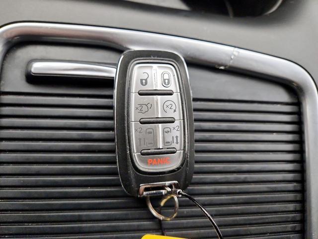 Photo of 2021 White Chrysler Pacifica