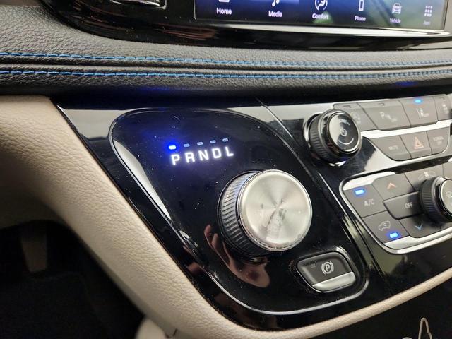 Photo of 2021 White Chrysler Pacifica