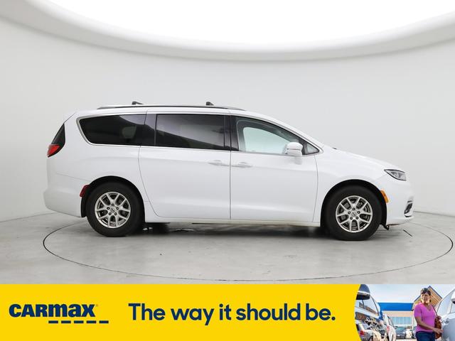 Photo of 2021 White Chrysler Pacifica