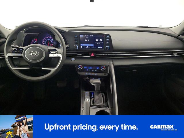 Photo of 2023 Blue Hyundai ELANTRA