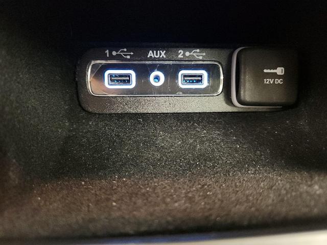 Photo of 2021 White Jeep Grand Cherokee