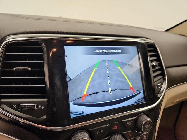 Photo of 2021 White Jeep Grand Cherokee
