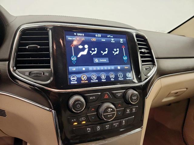 Photo of 2021 White Jeep Grand Cherokee