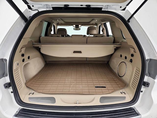 Photo of 2021 White Jeep Grand Cherokee