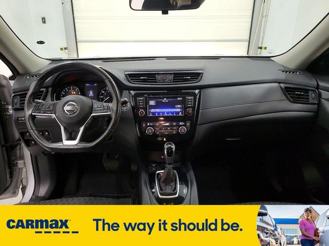Photo of 2019 Silver Nissan Rogue