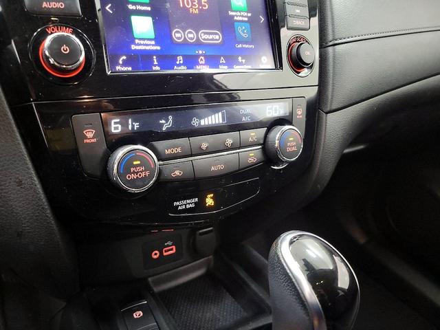 Photo of 2019 Silver Nissan Rogue
