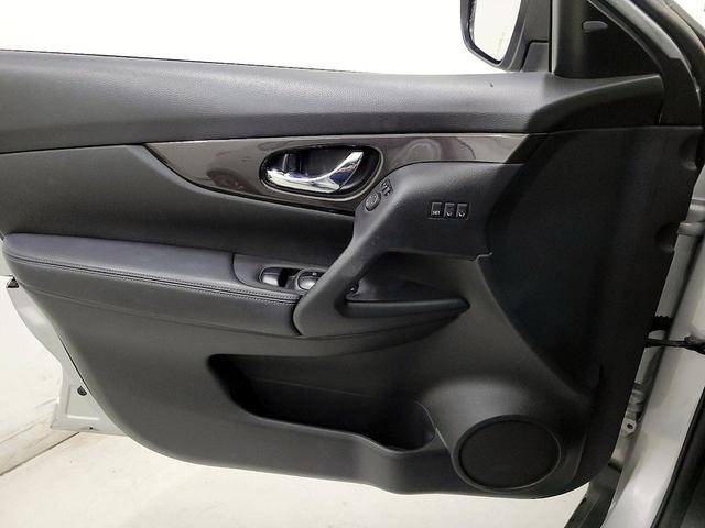 Photo of 2019 Silver Nissan Rogue