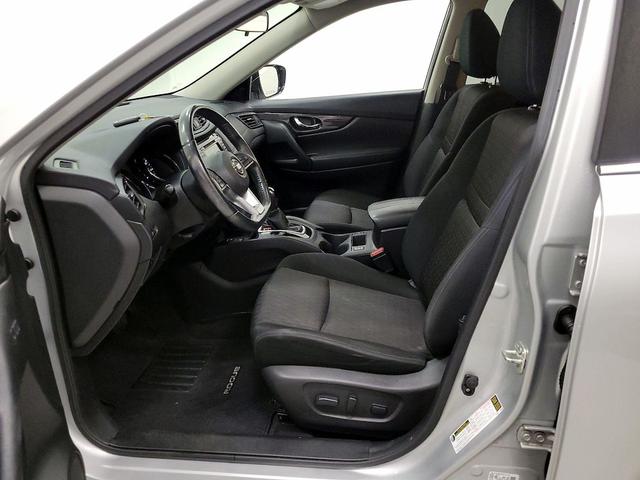 Photo of 2019 Silver Nissan Rogue
