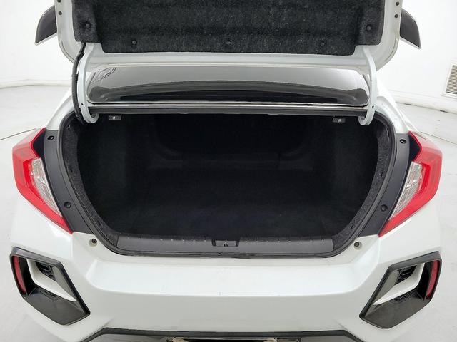 Photo of 2020 White Honda Civic