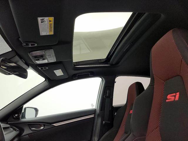 Photo of 2020 White Honda Civic