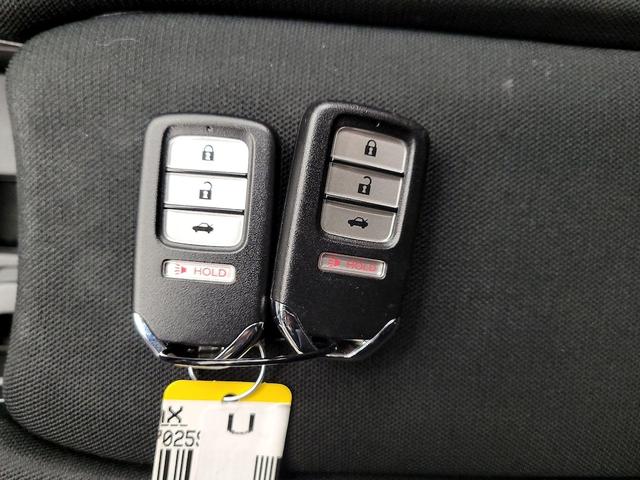 Photo of 2020 White Honda Civic