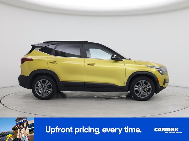 Photo of 2023 Yellow Kia Seltos
