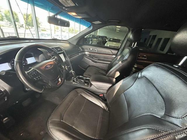 Photo of 2016 Shadow Black Ford Explorer