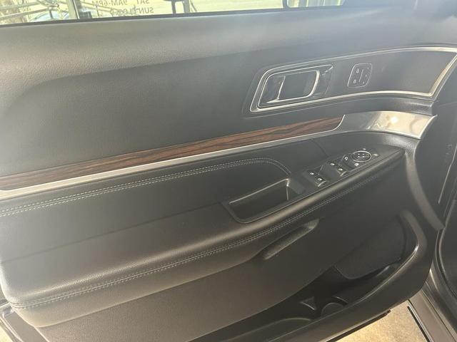 Photo of 2016 Shadow Black Ford Explorer