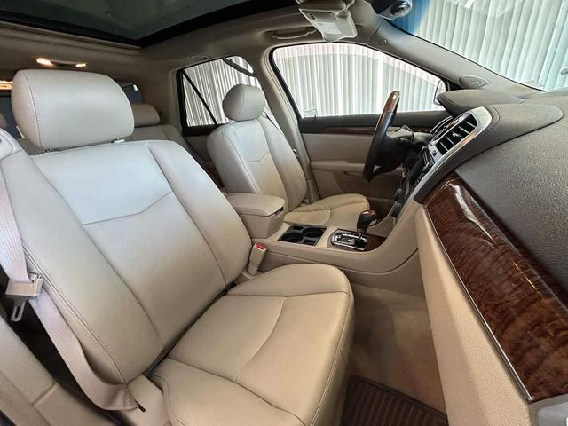 Photo of 2008 White Diamond Tintcoat Cadillac SRX
