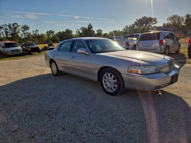 Photo of 2010 Silver Lincoln Town Car