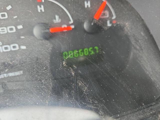 Photo of 2006 White Ford E250