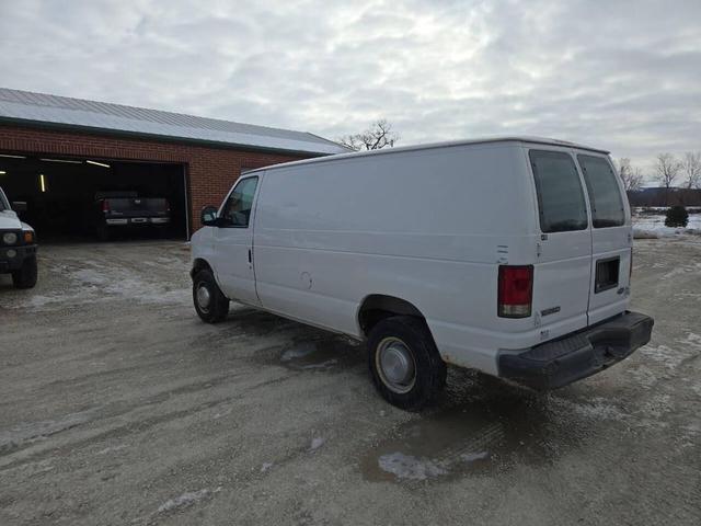 Photo of 2006 White Ford E250