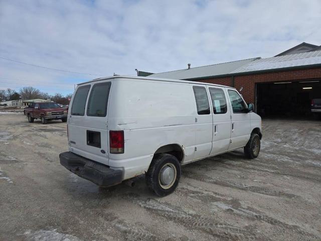 Photo of 2006 White Ford E250