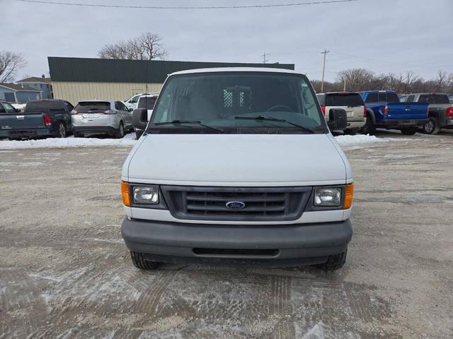 Photo of 2006 White Ford E250