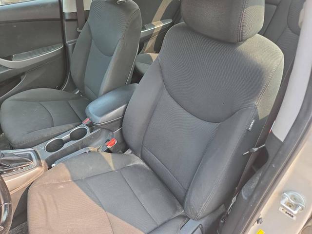 Photo of 2015 Silver Hyundai ELANTRA