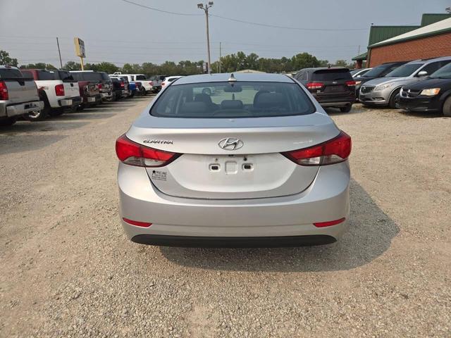 Photo of 2015 Silver Hyundai ELANTRA