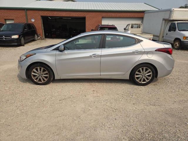 Photo of 2015 Silver Hyundai ELANTRA
