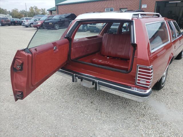 Photo of 1977 Red Pontiac Catalina