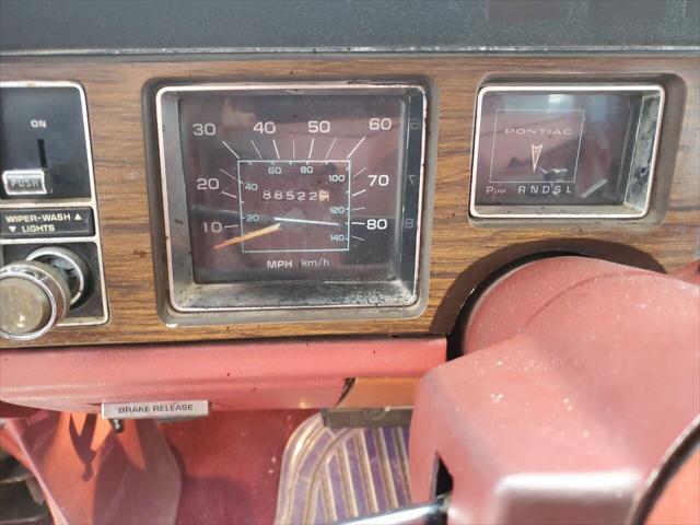 Photo of 1977 Red Pontiac Catalina