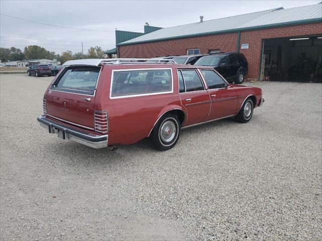 Photo of 1977 Red Pontiac Catalina