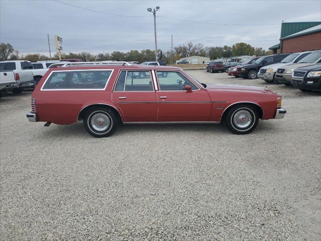 Photo of 1977 Red Pontiac Catalina