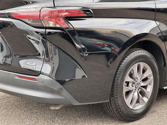 Photo of 2021 Midnight Black Metallic Toyota Sienna