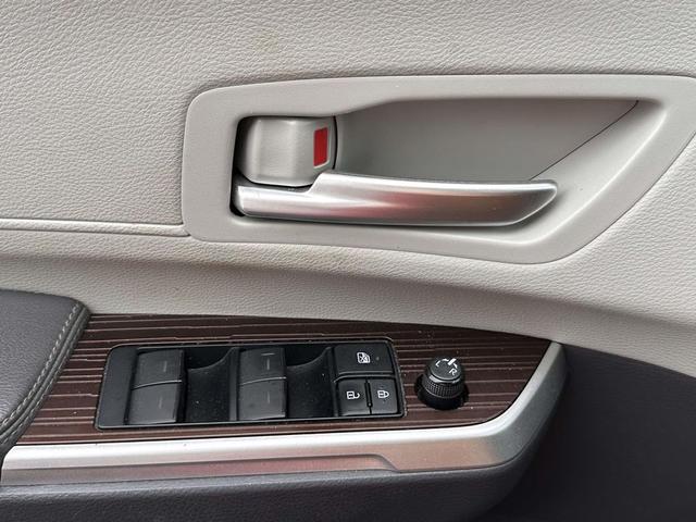 Photo of 2021 Midnight Black Metallic Toyota Sienna