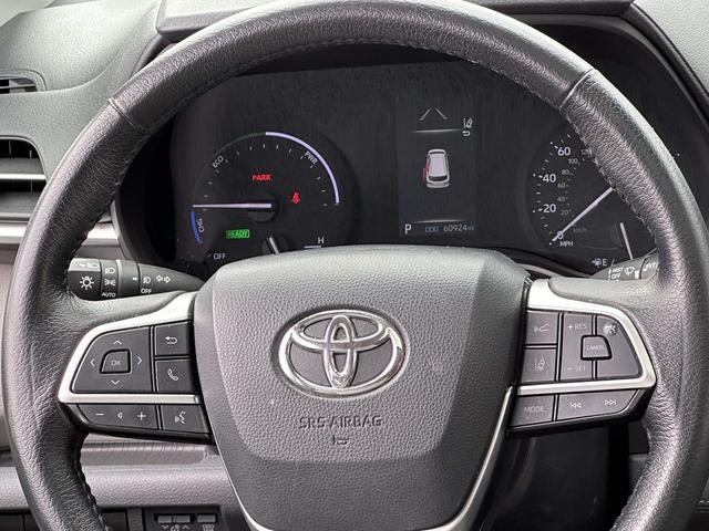 Photo of 2021 Midnight Black Metallic Toyota Sienna