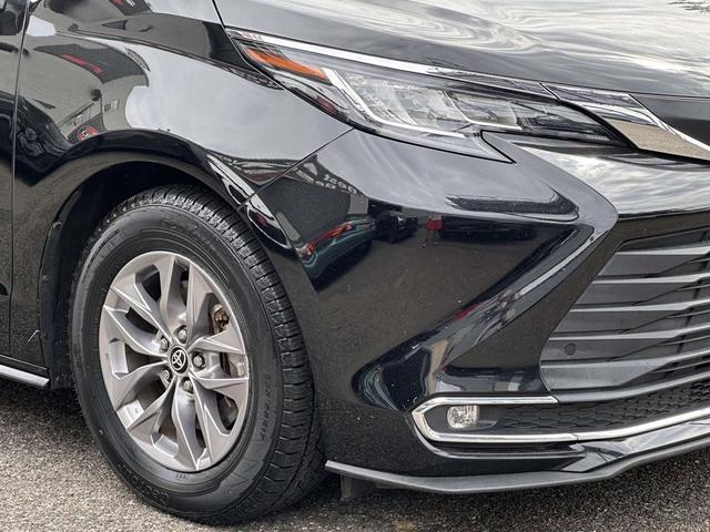 Photo of 2021 Midnight Black Metallic Toyota Sienna