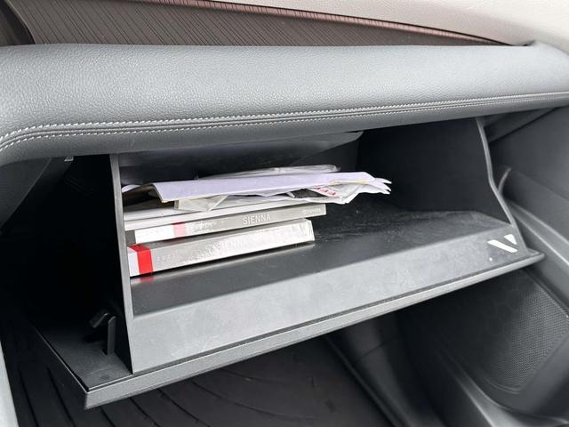 Photo of 2021 Midnight Black Metallic Toyota Sienna