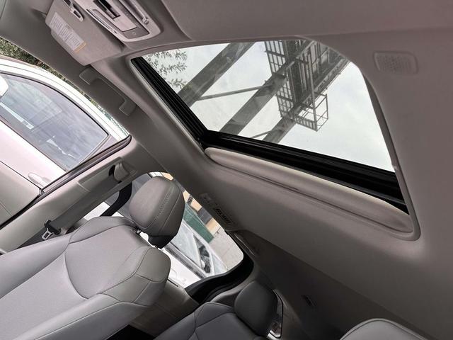 Photo of 2021 Midnight Black Metallic Toyota Sienna