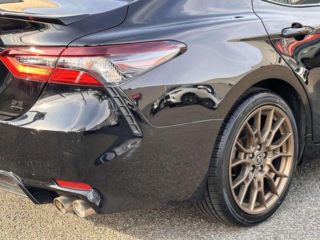 Photo of 2023 Midnight Black Metallic Toyota Camry