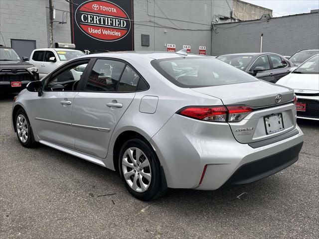 Photo of 2025 Classic Silver Metallic Toyota Corolla
