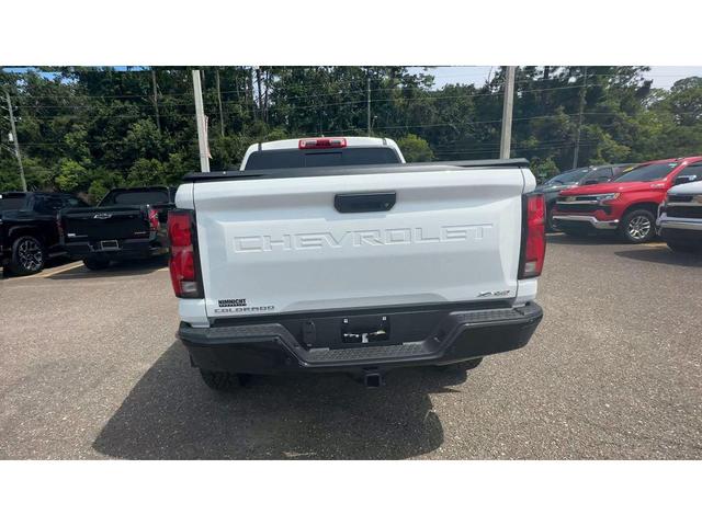 Photo of 2025 Summit White Chevrolet Colorado