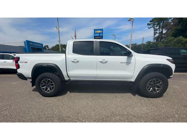 Photo of 2025 Summit White Chevrolet Colorado